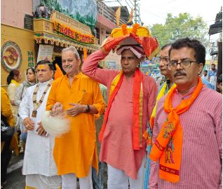 विशाल जन समूह में कलश यात्रा के साथ प्रारंभ हुई शिव महापुराण कथा ज्ञानयज्ञ