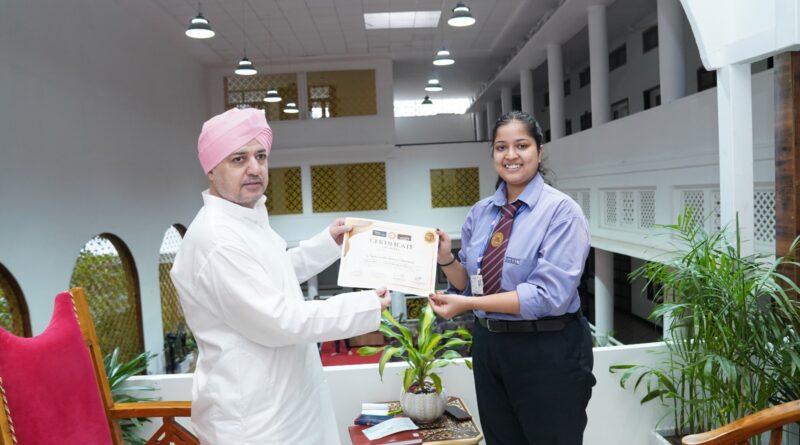 एसजीआरआरयू की मेधावी छात्रा हंसिका सक्सेना की प्रतिभा को श्री गुरु राम राय विश्वविद्यालय ने किया सम्मानित