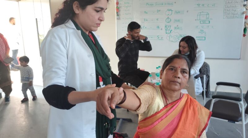 श्री महंत इन्दिरेश अस्पताल के निःशुल्क स्वास्थ्य शिविर का 2104 मरीजों ने उठाया लाभ