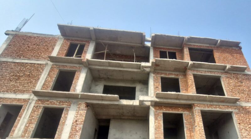 अवैध निर्माण पर एमडीडीए की बड़ी कार्रवाई, ऋषिकेश में अवैध बहुमंजिला भवन सील