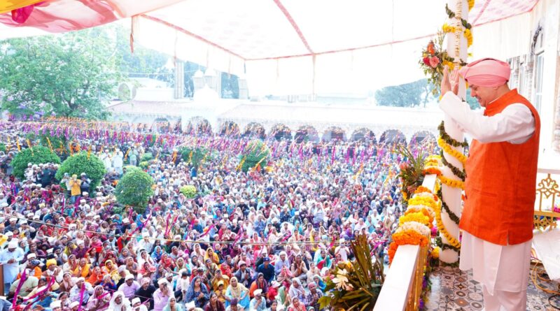 श्री दरबार साहिब में गुरु मंत्र पाकर धन्य धन्य हुई गुरु की प्यारी संगतें