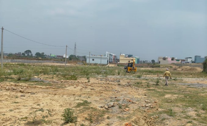 अवैध प्लॉटिंग पर एमडीडीए का सख्त एक्शन, मेहुवाला में 10 बीघा जमीन पर विकसित हो रही अवैध कॉलोनी ध्वस्त