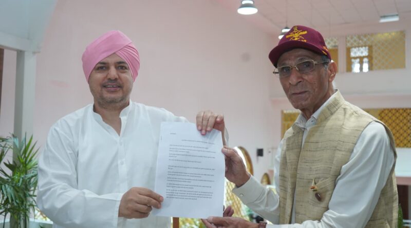 श्रीमहंत देवेन्द्र दास जी महाराज ने आखर शब्दकोश एप का किया उद्घाटन