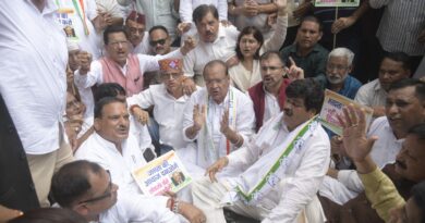 निर्वाचन आयोग के खिलाफ कांग्रेस का प्रदर्शन, सचिवालय स्थित निर्वाचन कार्यालय का घेराव